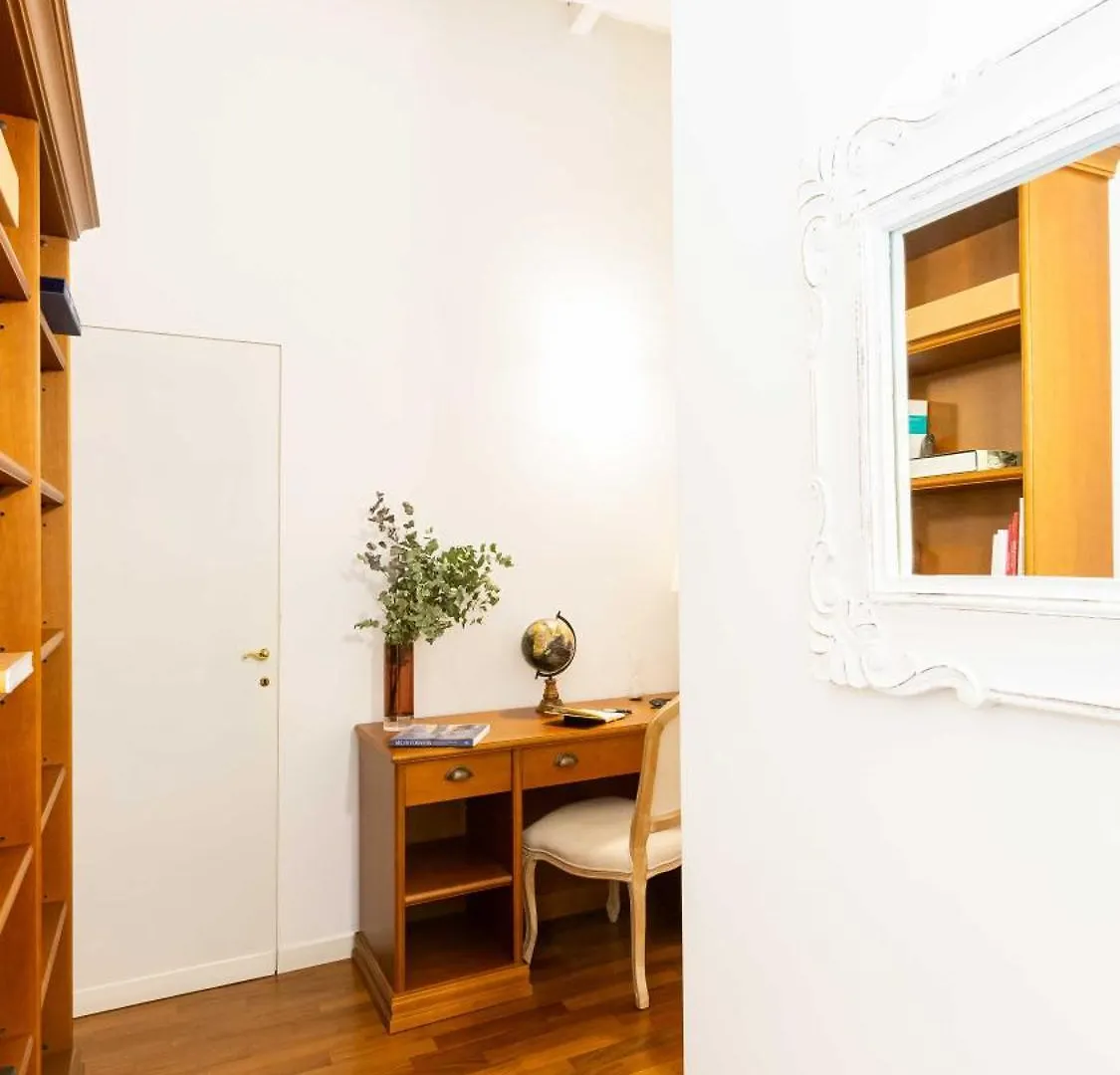 Luxury House Lungaretta - Zeno 50 Apartment Rome Italy
